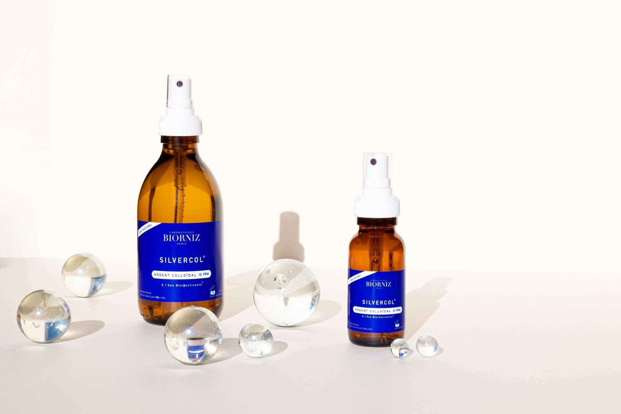 Deux sprays en verre ambré d'argent colloidal 10 ppm aux formats 250 ml et 60 ml